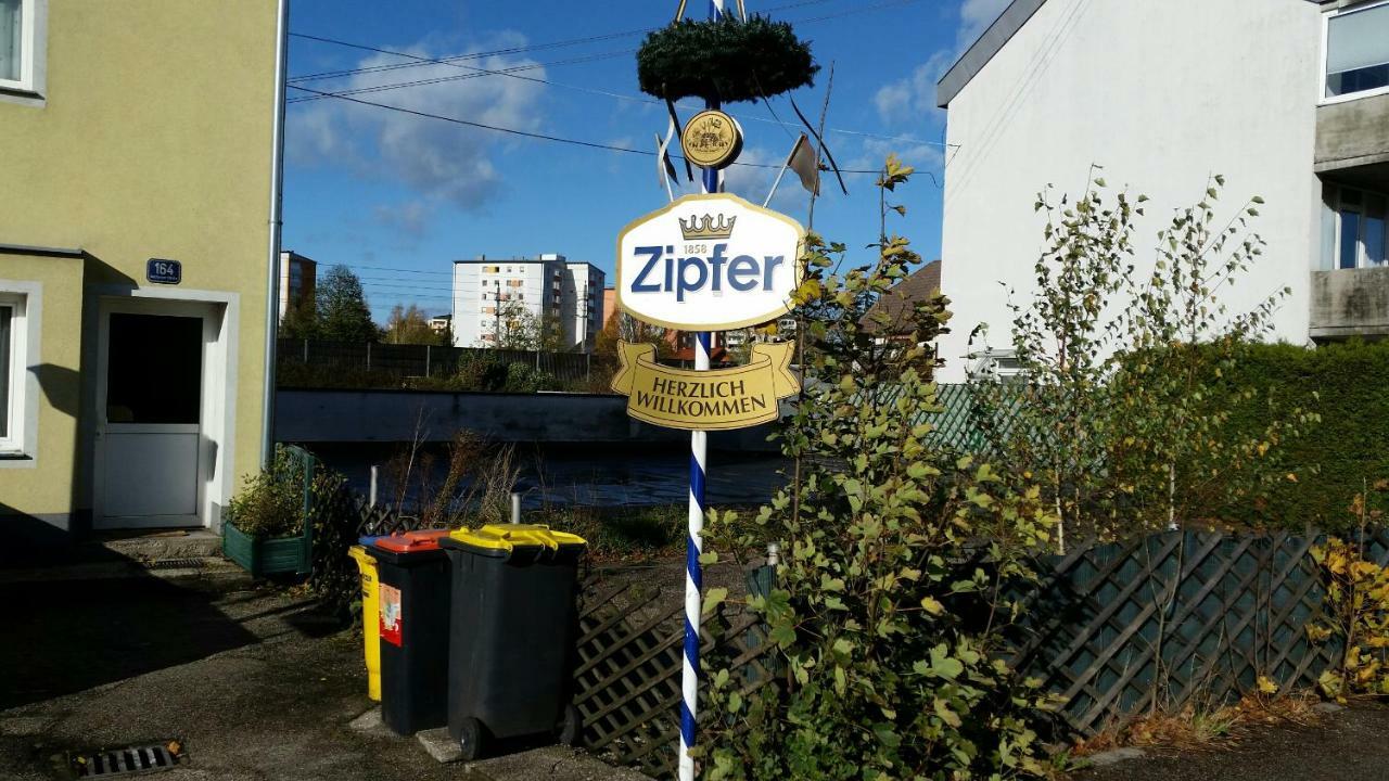 Makss Hotel Wels Bagian luar foto