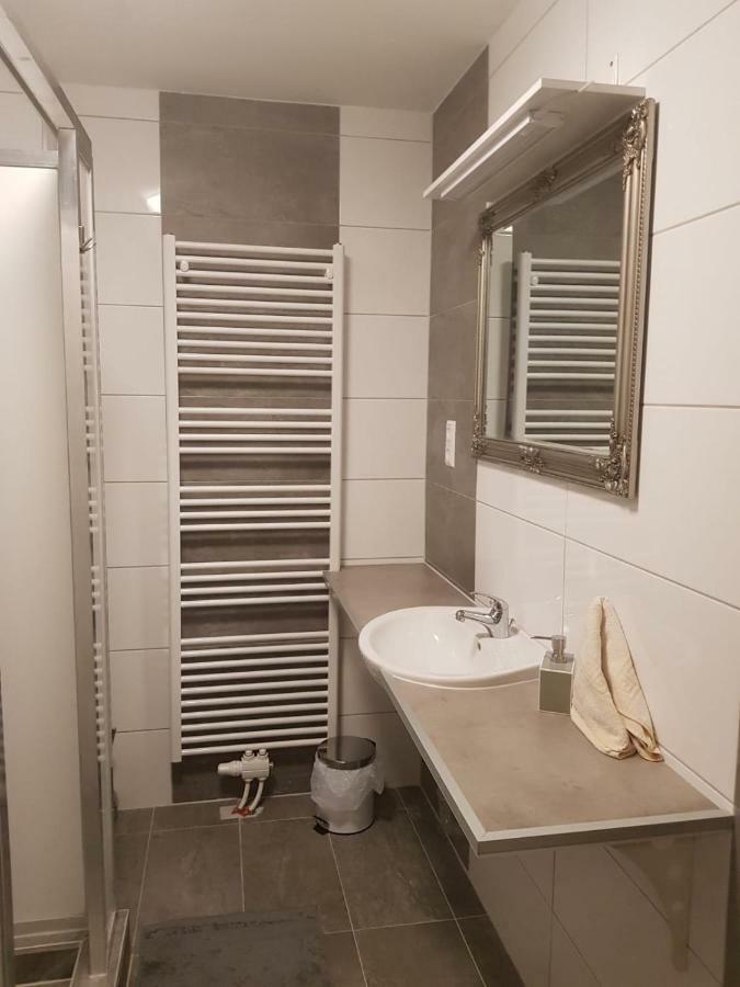 Makss Hotel Wels Bagian luar foto